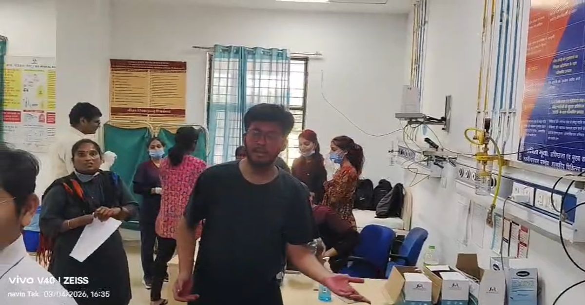 मेडिकल कॉलेज में विवाद ने लिया हिंसक रूपः होली खेल रहे स्टूडेंट्स को कार से कुचलने का आरोप, PG डॉक्टरों में मारपीट, 5 डॉक्टर घायल