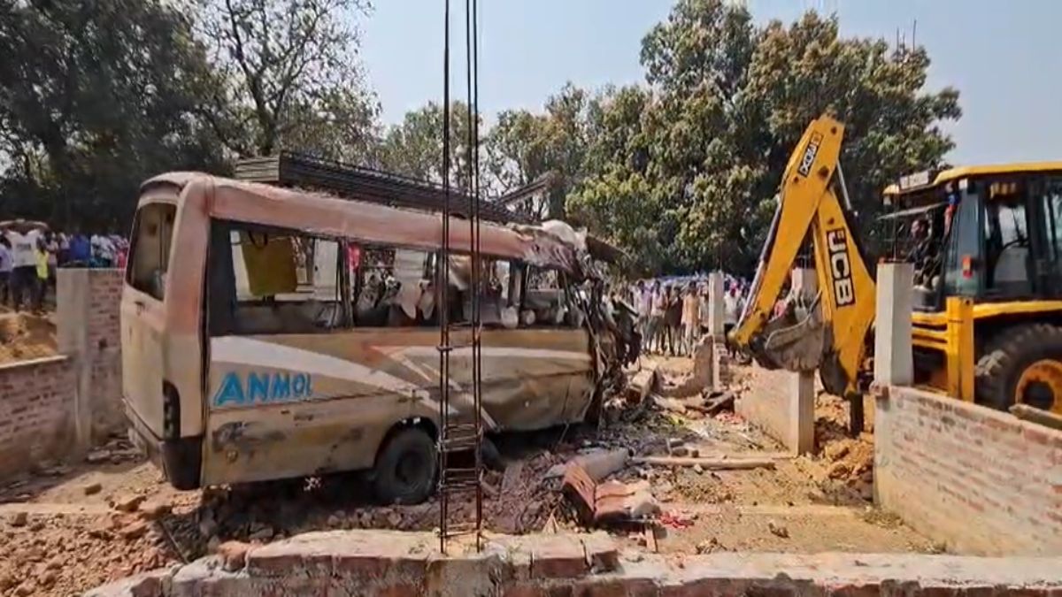 छत्तीसगढ़ में भीषण सड़क हादसा : बस पलटने से 6 यात्रियों की मौत, कई घायल, मची चीख-पुकार