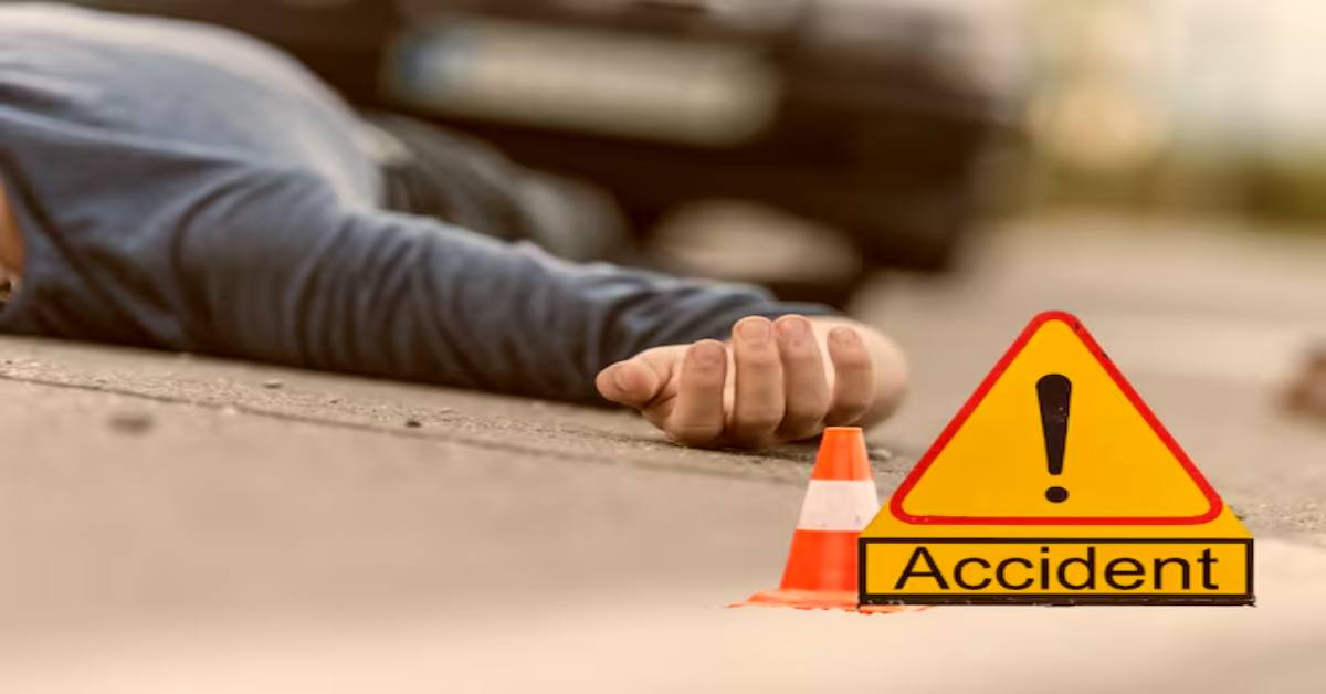 रफ्तार ने रोकी सांसेंः 2 बाइकों के बीच जोरदार भिड़ंत, एक ने तोड़ा दम, 2 गंभीर घायल, मंजर देख दहल उठे लोग