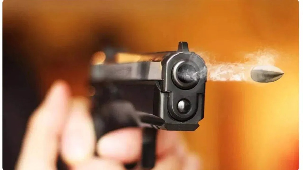 सोशल मीडिया इन्फ्लुएंसर बाबा खान की कार पर तड़के फायरिंग, पुलिस से मुठभेड़ में दो घायल