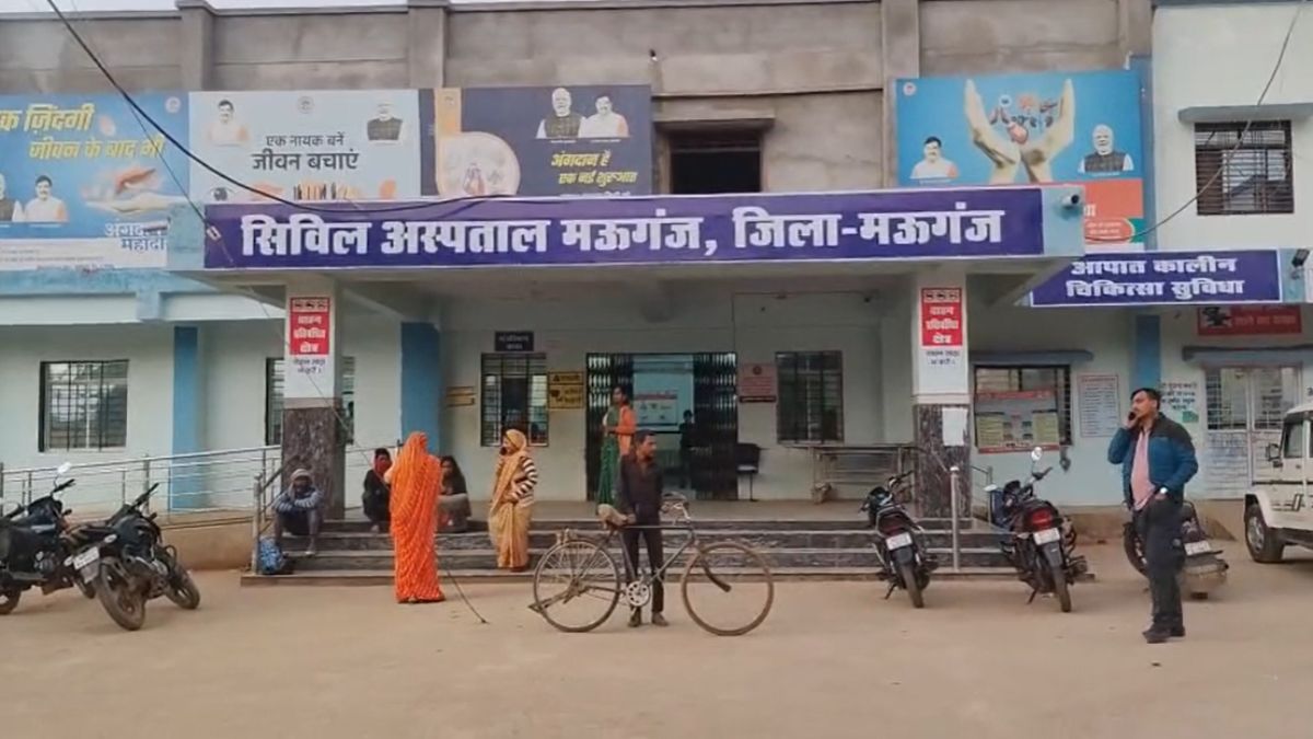 जिला अस्पताल में भगवान भरोसे मरीज: आउटसोर्स कर्मचारी कर रहे एक्सरे, मजदूरों को 4 महीने से वेतन नहीं, सफाईकर्मियों के पैसों पर भी डांका