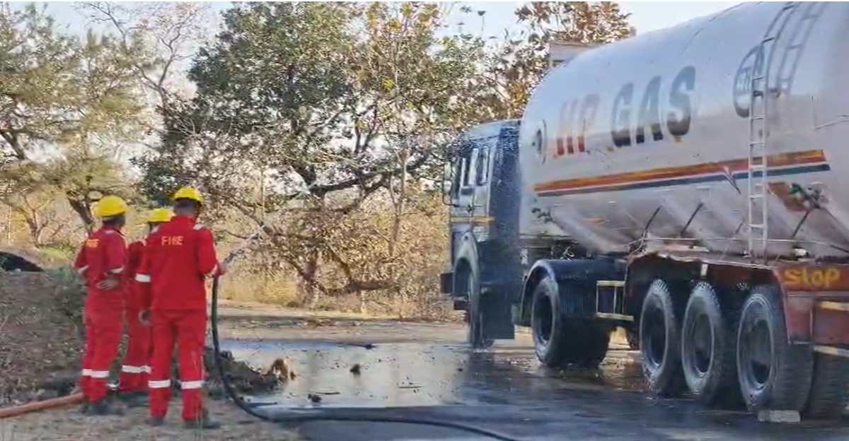 बड़ा हादसा टलाः LPG गैस से भरी टैंकर कंटेनर से टकराया, गैस लीक होने से मची अफरा-तफरी, पुलिस और फायर फाइटर्स की सूझबूझ से पाया काबू