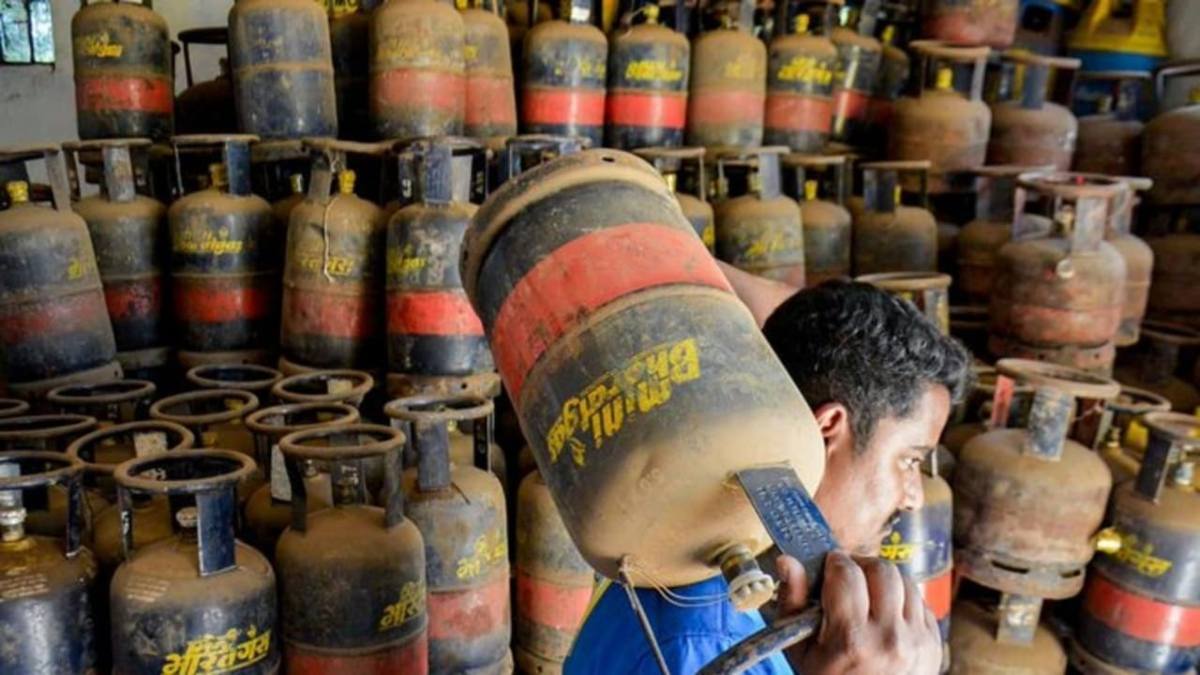 LPG Supply Shortage : रसोई से बाजार तक हाहाकार, हजारों करोड़ के फूड बिजनेस को लग सकता है झटका !