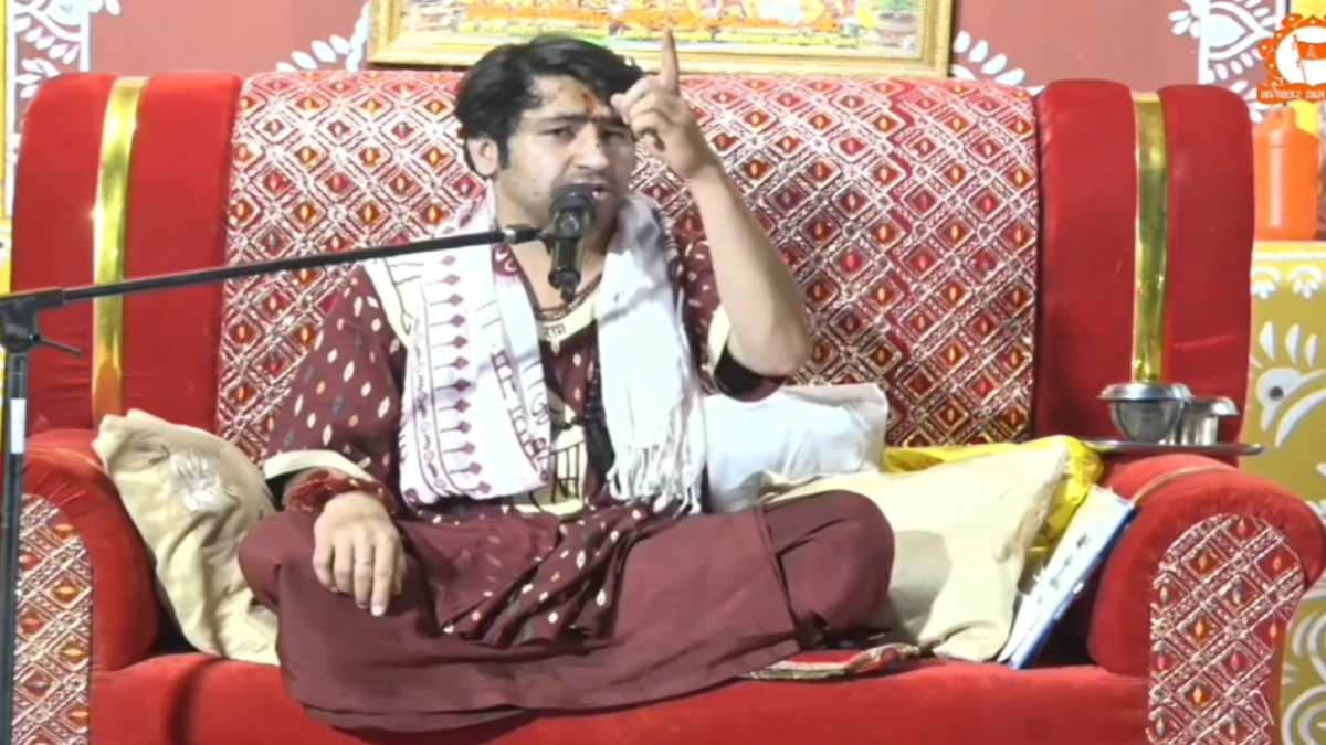 बागेश्वर धाम के पंडित धीरेन्द्र शास्त्री ने हिंदू राष्ट्र को लेकर फिर भरी हुंकारः बोले- गुब्बारा फेंकने जैसी छोटी बात पर हत्या, भविष्य के लिए बड़े खतरे का संकेत