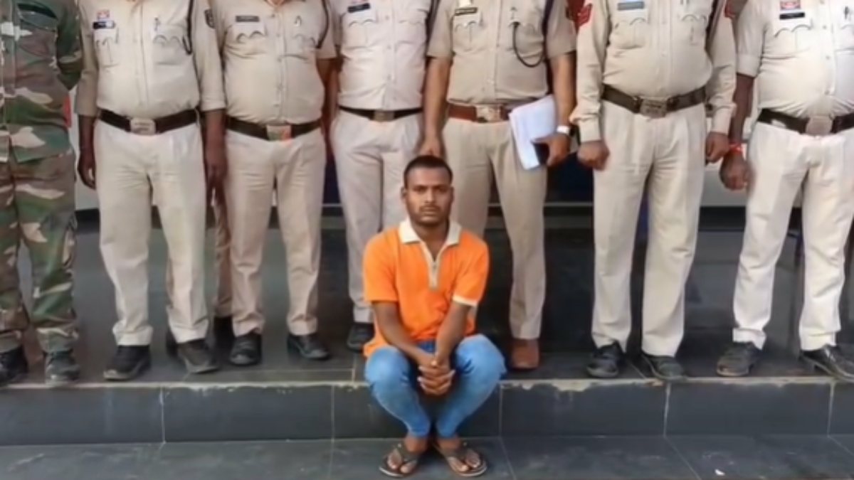 CG News : शख्स ने पेट्रोल डालकर मनरेगा और आवास योजना के रिकार्ड में लगाई आग, आरोपी गिरफ्तार