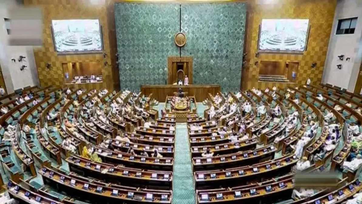 संसद में गूंजी थाली-चम्मच की आवाज! LPG के मुद्दे पर हंगामा, TMC महिला सांसदों का अनोखा विरोध