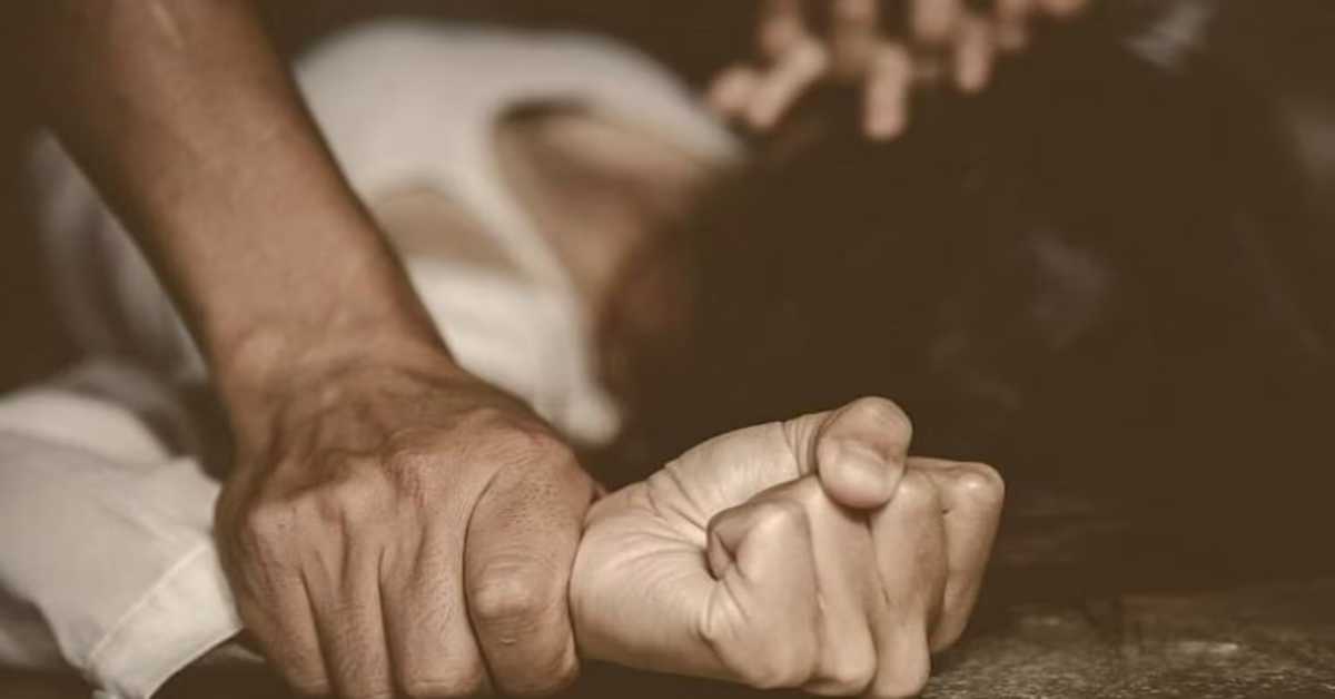 हवस, हैवानियत और हवालातः घर में घुसकर बहन के आशिक ने युवती से किया रेप, VIDEO बनाकर जो किया…