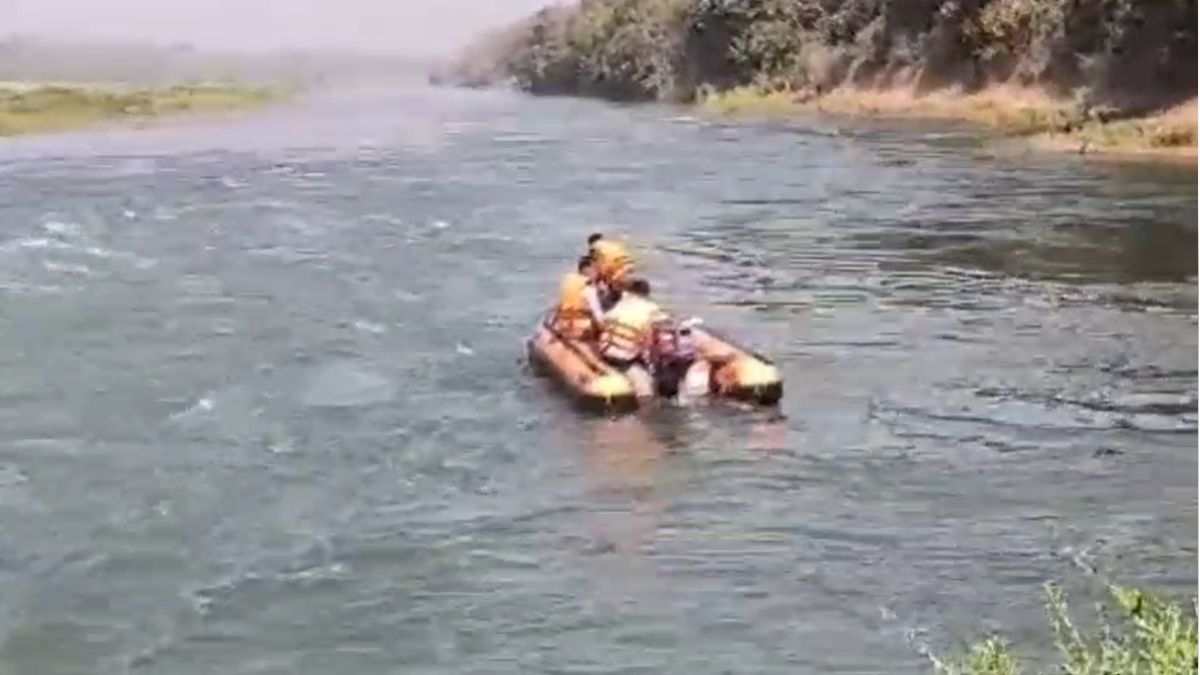 नदी में डूबे 2 छात्र में एक का शव मिलाः दोस्त को बचाने में डूबा था इंजीनियरिंग का छात्र, 7 दोस्त गए थे नहाने