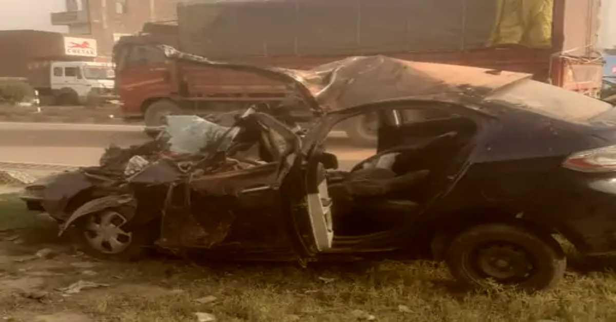 सांसें रोक देने वाली रफ्तारः अनियंत्रित होकर ट्रैक्टर-ट्रॉली से जा भिड़ी कार, उड़े परखच्चे, जानिए कैसे एक झटके में खत्म हो गई 4 जिंदगी