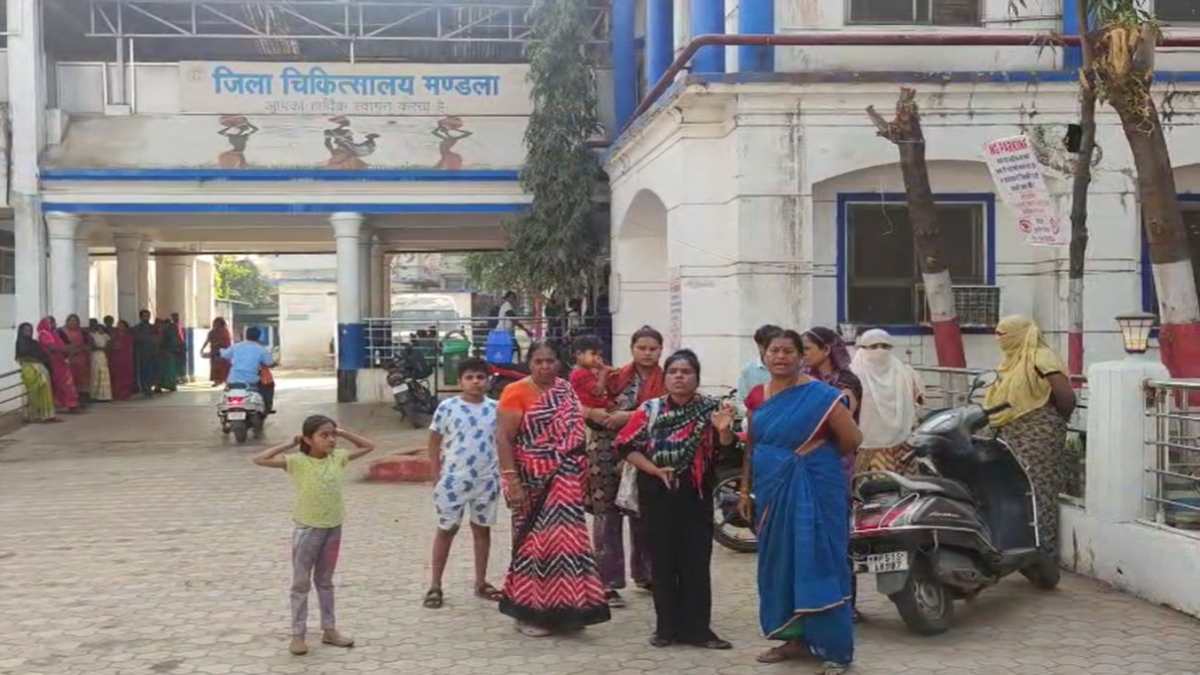 मरीज की मौत के बाद जिला अस्पताल में बवालः परिजनों ने डॉक्टर पर गलत इंजेक्शन लगाने का लगाया आरोप, दूसरे डॉक्टर से पीएम कराने की मांग पर अड़े
