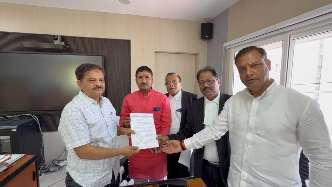 दिग्विजय सिंह के खिलाफ चुनाव आयोग में शिकायतः हिंदू वोटर को टारगेट कर परेशान करने का आरोप, उनका दावा निकला झूठा, CEO से की कार्रवाई की मांग