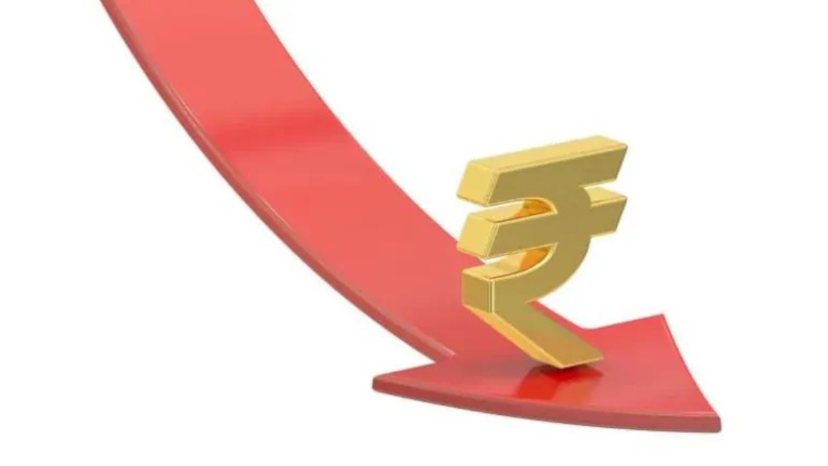 Rupee Slides To All-Time Low : पहली बार रुपए ने पार किया 93 का लेवल, जानिए गिरावट की क्या है वजह ?