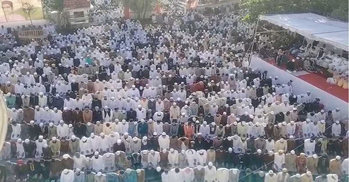 काली पट्टी बांधकर पढ़ी ईद की नमाज: ईरान के समर्थन में और इजरायल- अमेरिका के विरोध में लगे नारे, सुन्नी और शिया मस्जिद में अलग-अलग इंतजाम
