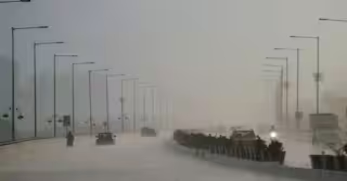 UP WEATHER TODAY : कभी बादल, कभी धूप तो कभी बारिश, यूपी में मौसम की आंख मिचौली जारी, कई जनपदों में बारिश, ओलावृष्टि और आंधी का अलर्ट