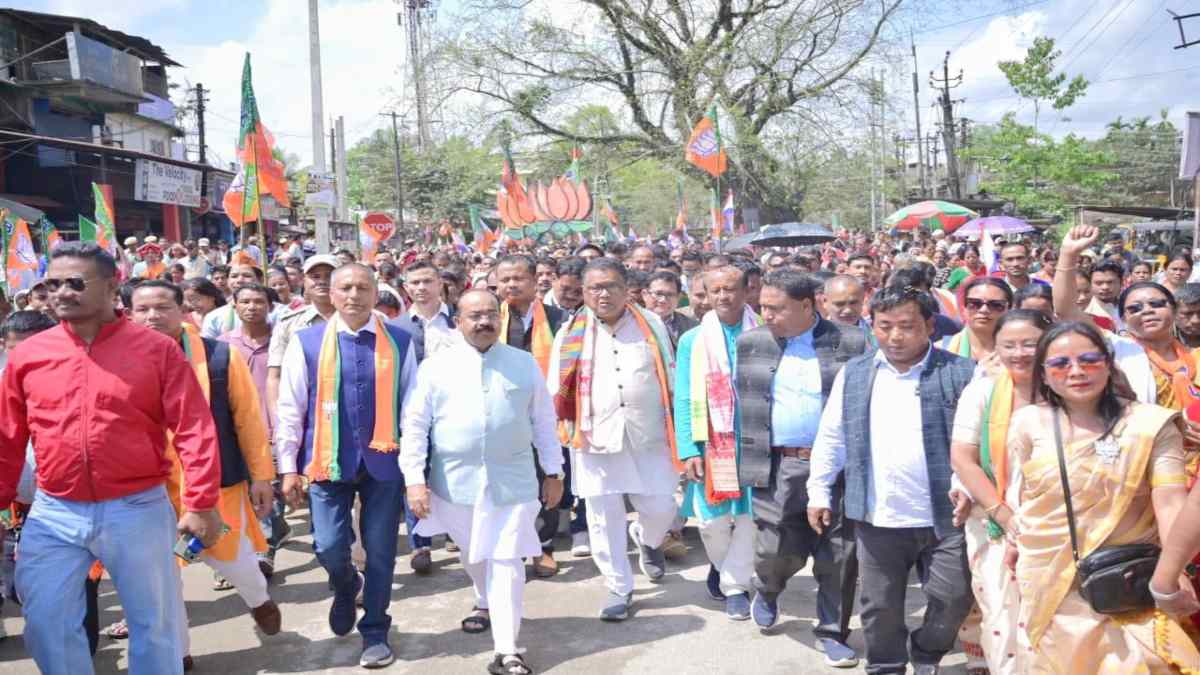 असम विधानसभा चुनाव : BJP प्रत्याशियों के नामांकन रैली में शामिल हुए डिप्टी सीएम अरुण साव, कार्यकर्ताओं से कहा – मेरा बूथ, सबसे मजबूत के संकल्प के साथ करें काम