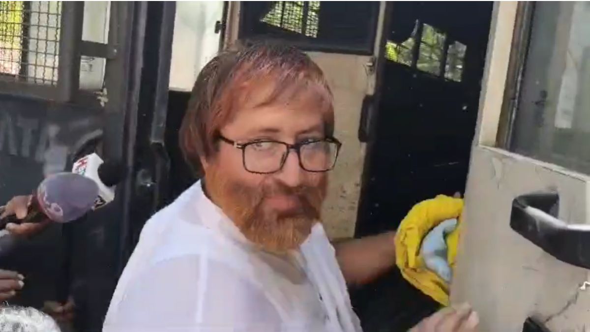 सूरत जेल में बंद नारायण साईं इंदौर फैमिली कोर्ट पहुंचेः पत्नी को 55 लाख भरण पोषण नहीं देने के मामले में हुई सुनवाई