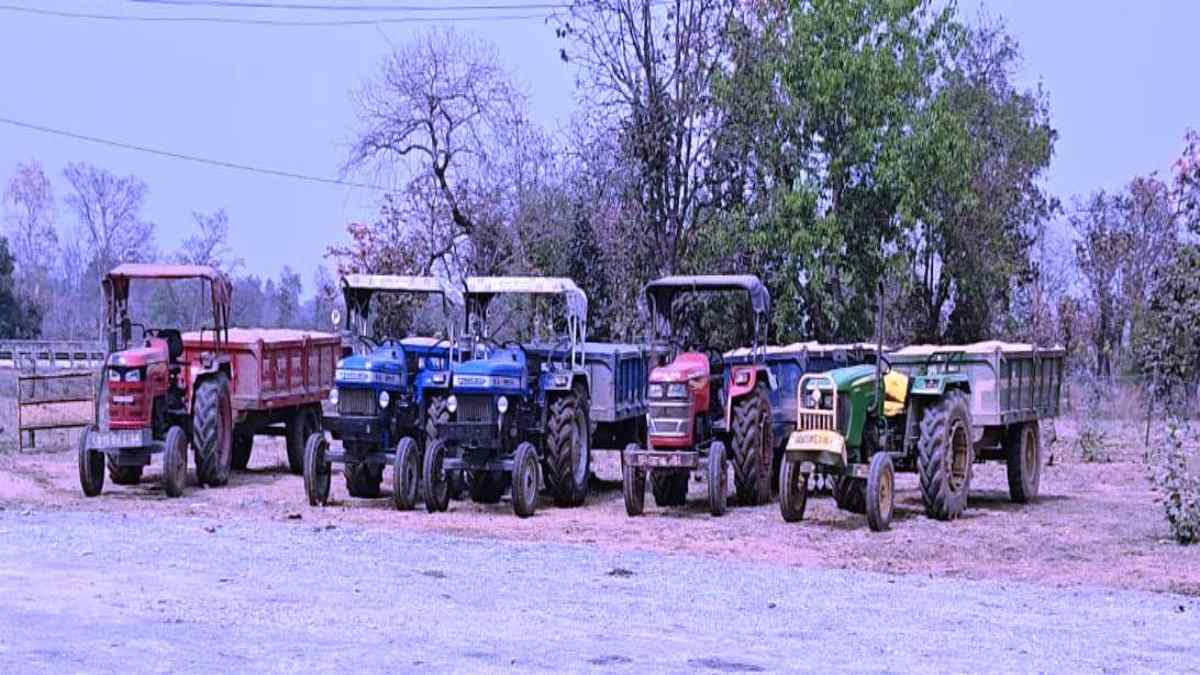 खनिजों के अवैध उत्खनन, परिवहन और भंडारण पर प्रशासन का प्रहार, दर्जनभर ट्रैक्टर समेत 3 हाईवा जब्त