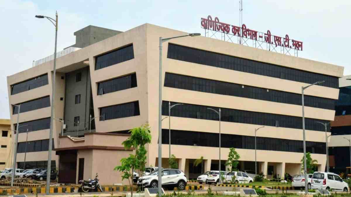 लक्ष्मी कमर्शियल और SRS ट्रेडर्स के ठिकानों पर जीएसटी का छापा, भारी मात्रा में बोगस बिल, ट्रांसजेक्शन हिस्ट्री समेत इलेक्ट्रॉनिक उपकरण जब्त