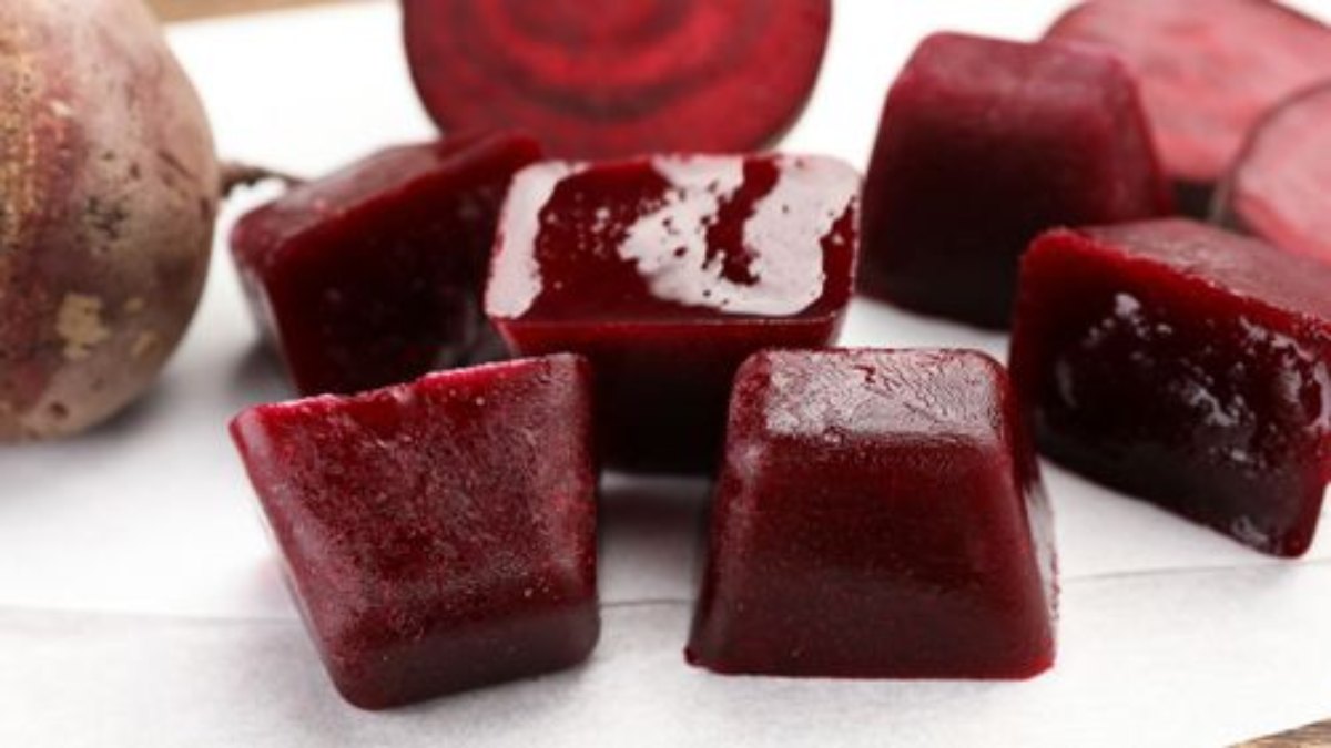 Beetroot Ice Cube : गर्मी में स्किन में अप्लाई करें चुकंदर आइस क्यूब, चमक उठेगी त्वचा …