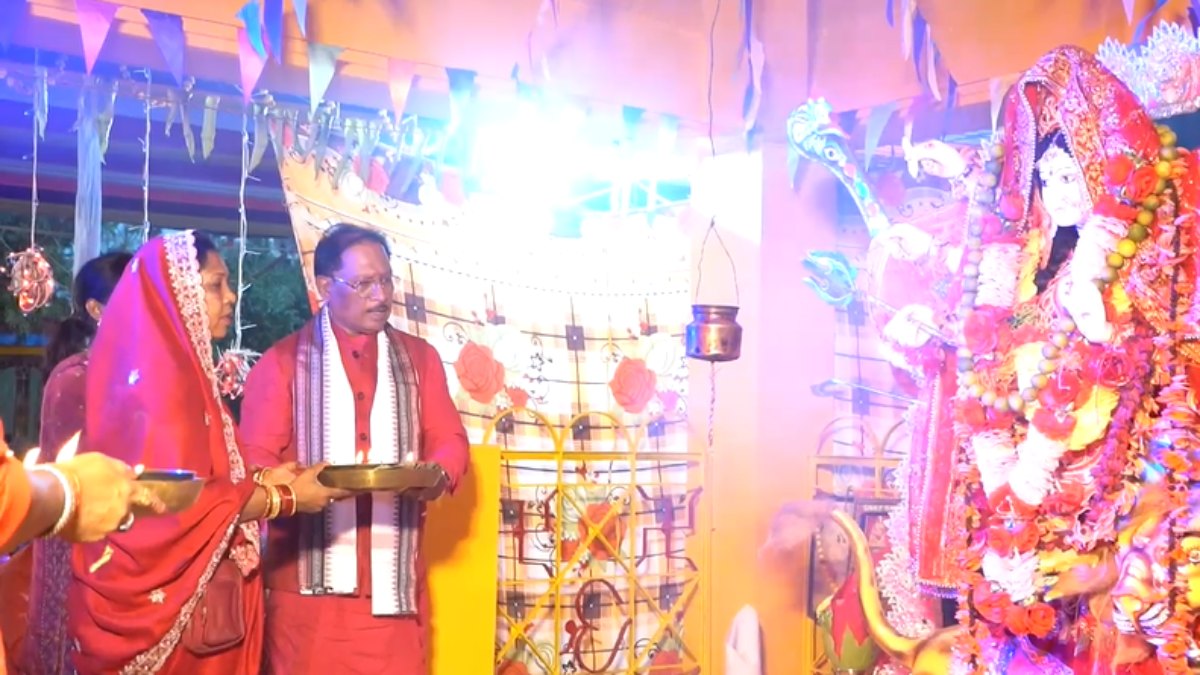 चैत्र नवरात्र : मुख्यमंत्री साय ने परिवार के साथ की मां दुर्गा की पूजा, प्रदेशवासियों की सुख-समृद्धि की कामना