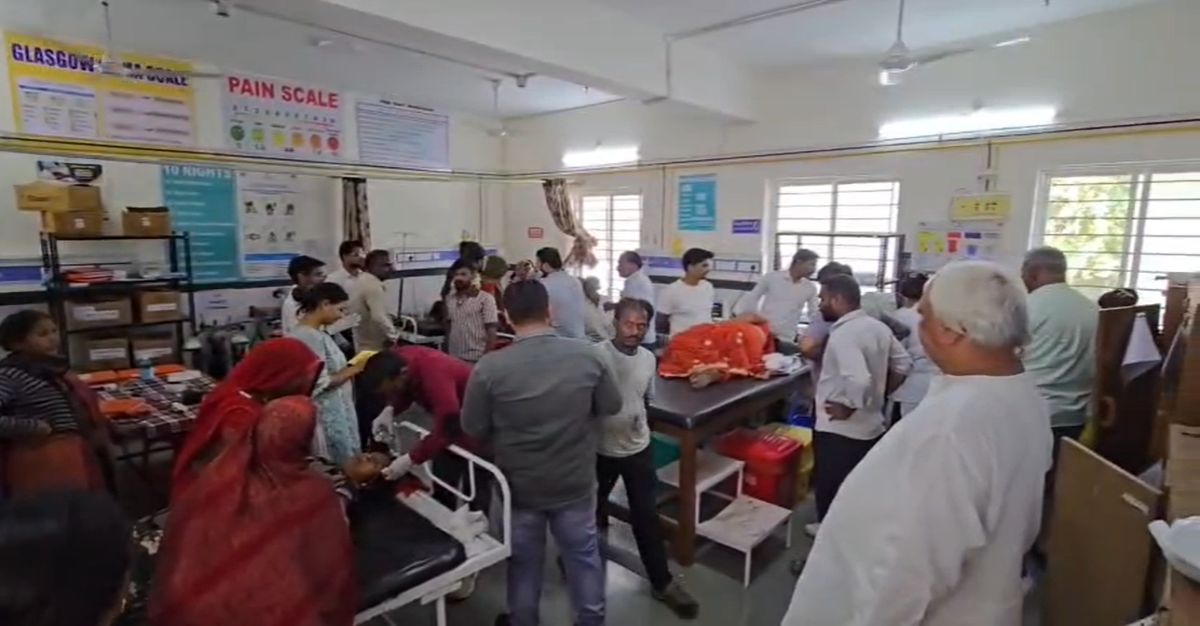 रफ्तार का कहरः निजी बस पलटने से 1 मौत, एक दर्जन से अधिक यात्री घायल, सभी घायल अस्पताल में भर्ती