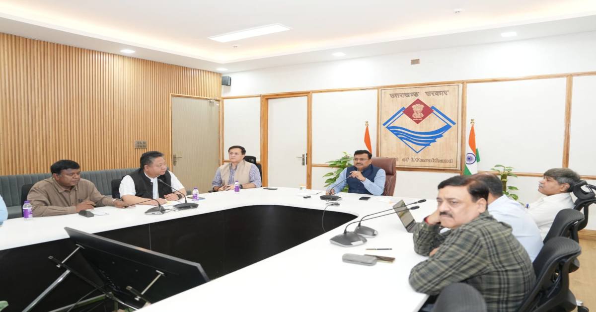 टेंशन की कोई बात नहीं! उत्तराखंड में गैस, ईंधन और अन्य आवश्यक चीजों की नहीं है कमी, मुख्य सचिव आनंद बर्धन ने बैठक कर अधिकारियों को दिए अहम निर्देश