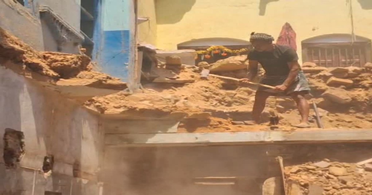 दलमंडी में ध्वस्तीकरण कार्रवाई, 30 मकानों पर चला हथौड़ा