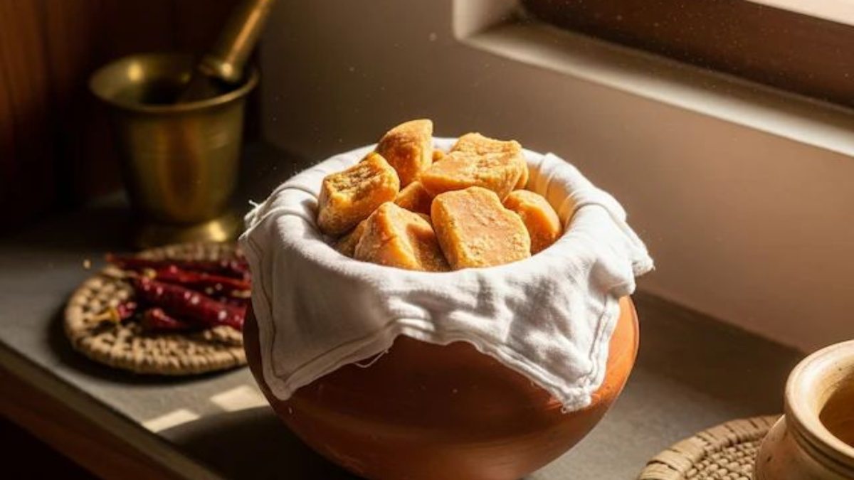 गर्मी में इस पारंपरिक तरीके से गुड़ को करें स्टोर, ना होगा चिपचिपा और ना ही लगेगी फफूंदी …