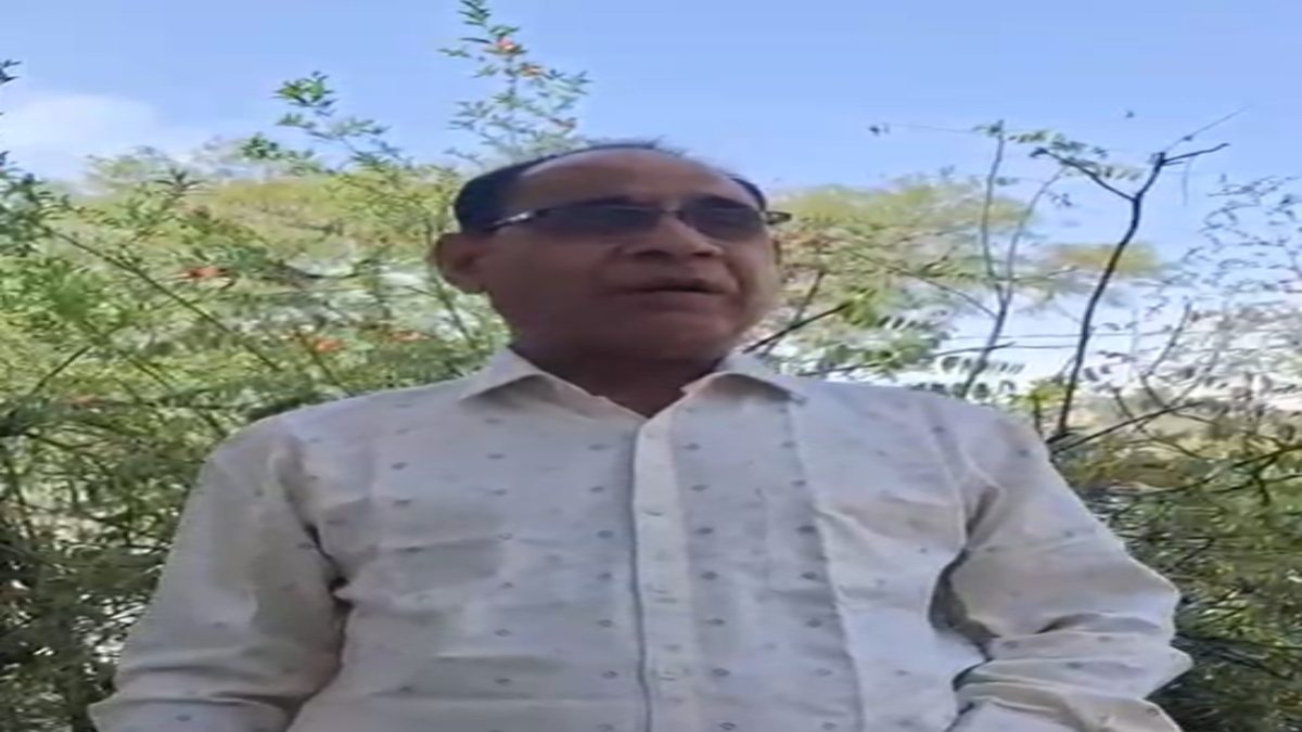 ‘झूठे केस में फंसवा दूंगा, जान से मरवा दूंगा’: मंत्री ने शिक्षक को दी धमकी, वीडियो जारी कर बताया जान को खतरा, डर के मारे स्कूल भी नहीं जा पा रहे