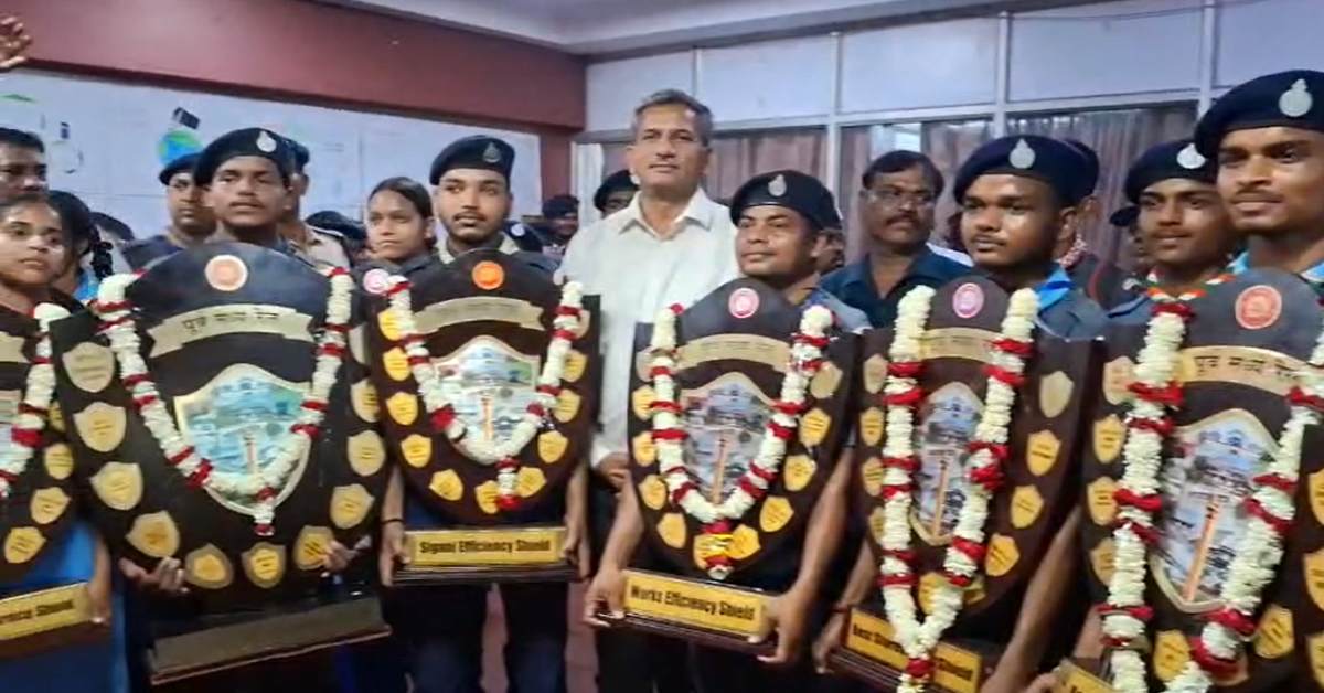 डीडीयू रेल मंडल बना ‘सर्वश्रेष्ठ’, पूर्व मध्य रेल में मिला सम्मान, 70वें रेल सप्ताह में 11 शील्ड के साथ मनाया जश्न