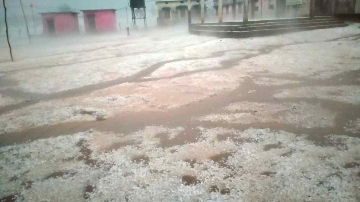 गरियाबंद, धमतरी, सरगुजा में गिरे ओले, आकाशीय बिजली से झुलसा युवक, अगले दो दिनों तक बारिश की संभावना