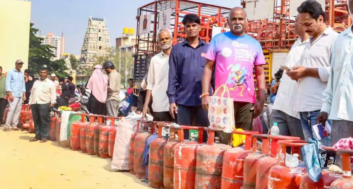 तेल संकट के बीच केंद्र सरकार ने कहा- क्रूड ऑयल पर्याप्त मात्रा में मौजूद, LPG-CNG की 100 फीसदी सप्लाई