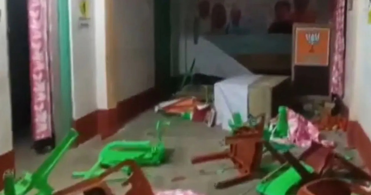 पश्चिम बंगाल में BJP कार्यकर्ताओं का पार्टी कार्यालय में फूटा गुस्सा, कैंडिडेट को हटाने की मांग को लेकर जमकर काटा बवाल