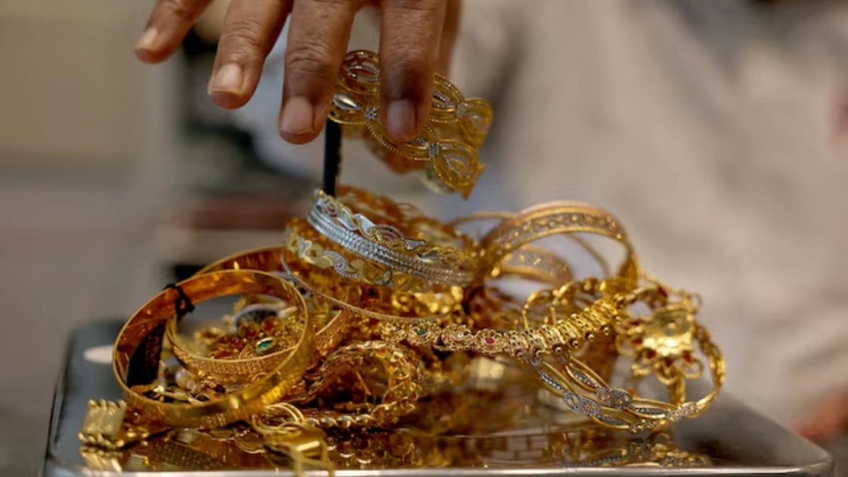 सोना-चांदी की कीमतों के क्रैश का सिलसिला जारी, सिल्वर हाई से अब ₹2.06 लाख सस्ती, सोना 56000 रुपये सस्ता