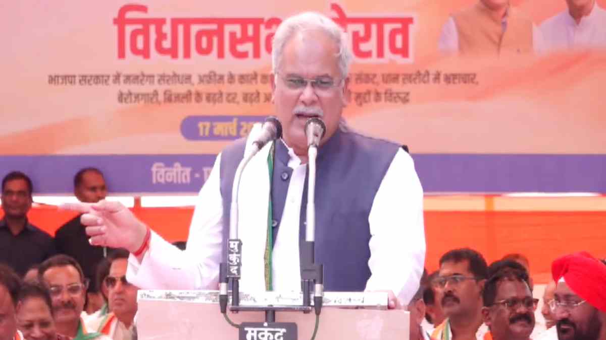 रायपुर में कांग्रेस का बड़ा प्रदर्शन : भूपेश बघेल ने कहा – 56 इंच की बात करने वाली सरकार में आज सिलेंडर, खाद तक नहीं मिल रहा