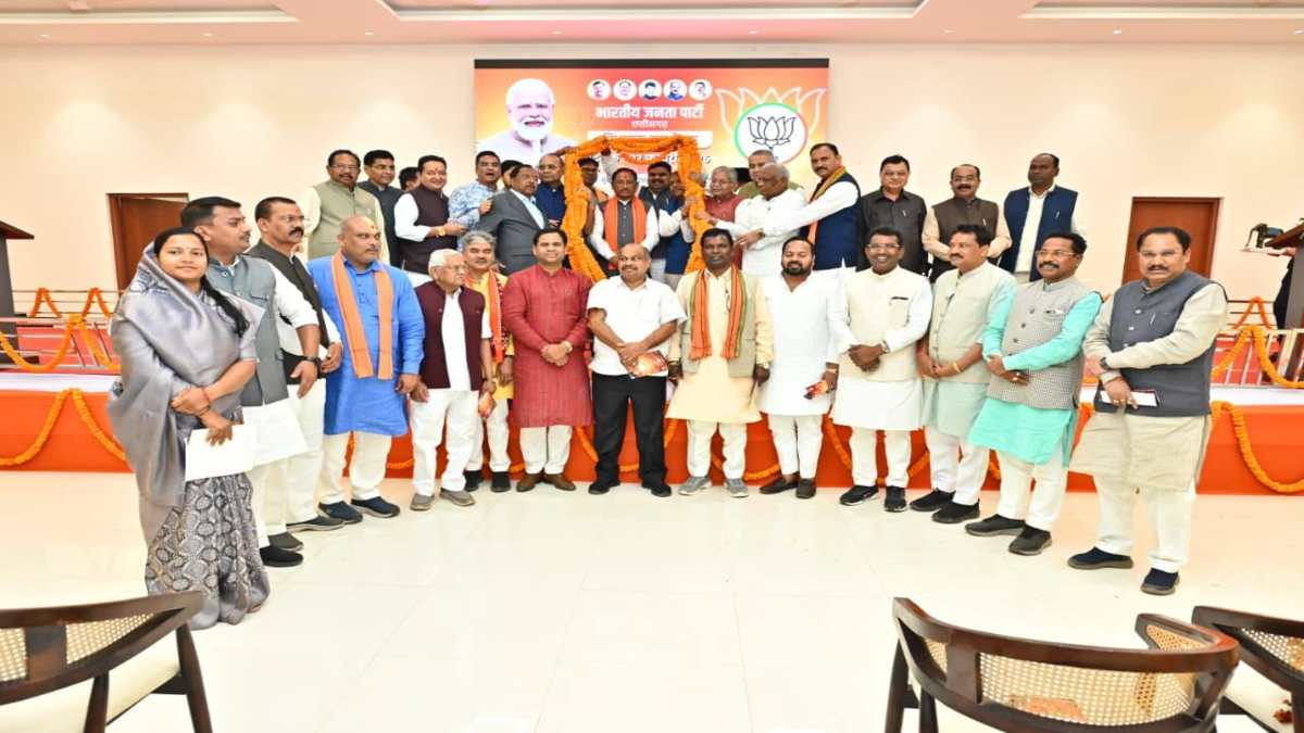 सीएम निवास में बुलाई गई भाजपा विधायक दल की बैठक, कई मुद्दों पर होगी चर्चा