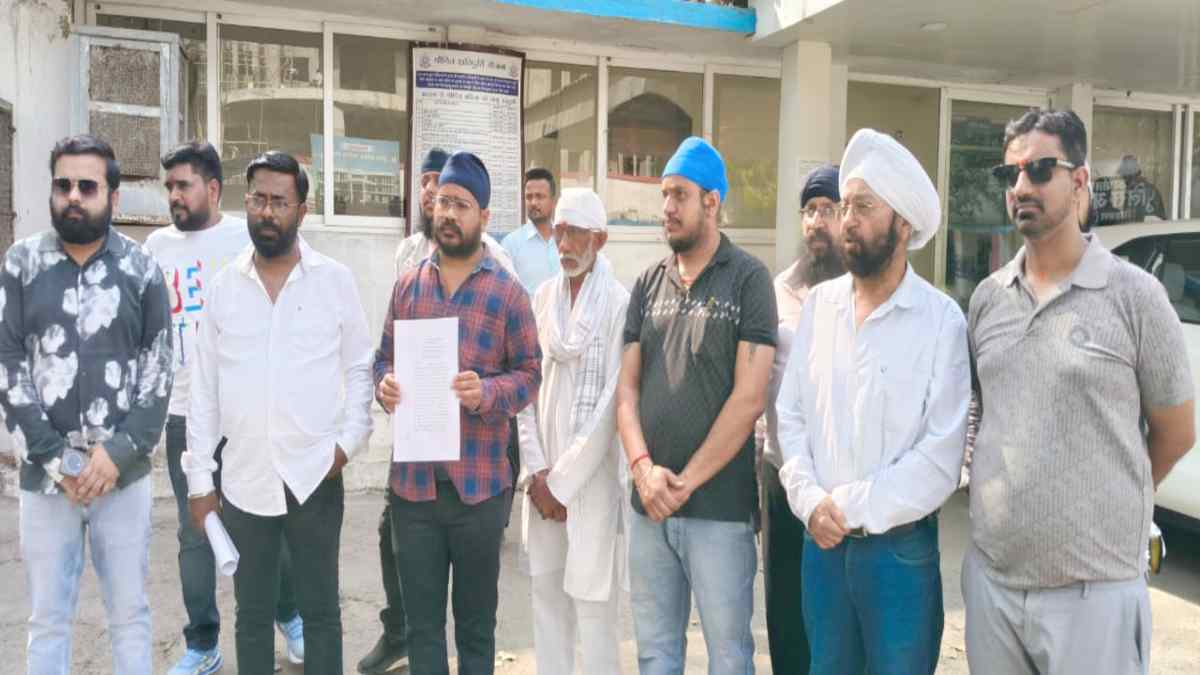 CG News : ढाबे से बाइक ले जाने का कारण पूछा तो टीआई ने की सिख युवक की पिटाई, सिख समाज ने SSP से की कार्रवाई की मांग