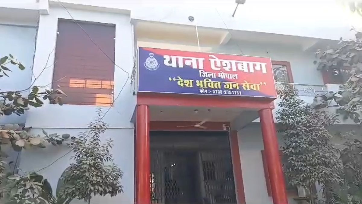 राजधानी में फायरिंगः पति पत्नी ने दो राउंड किए फायर, इलाके में दहशत, वारदात सीसीटीवी कैमरे में कैद