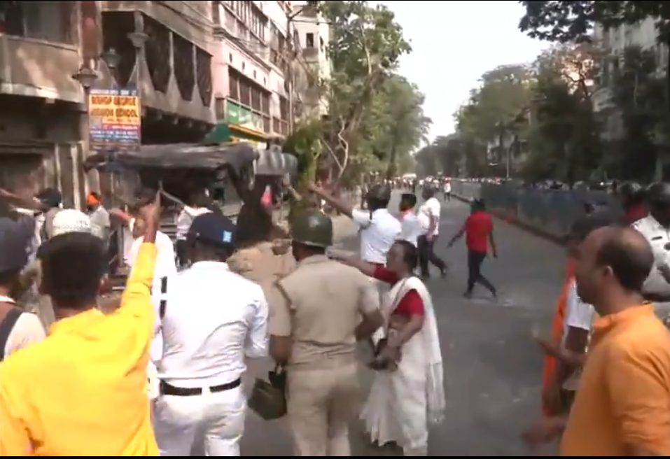 PM मोदी की रैली से पहले बीजेपी-टीएमसी के बीच जोरदार झड़प, बंगाल के मंत्री शशि पांजा के घर पर पत्थरबाजी ; कई कार्यकर्ता घायल