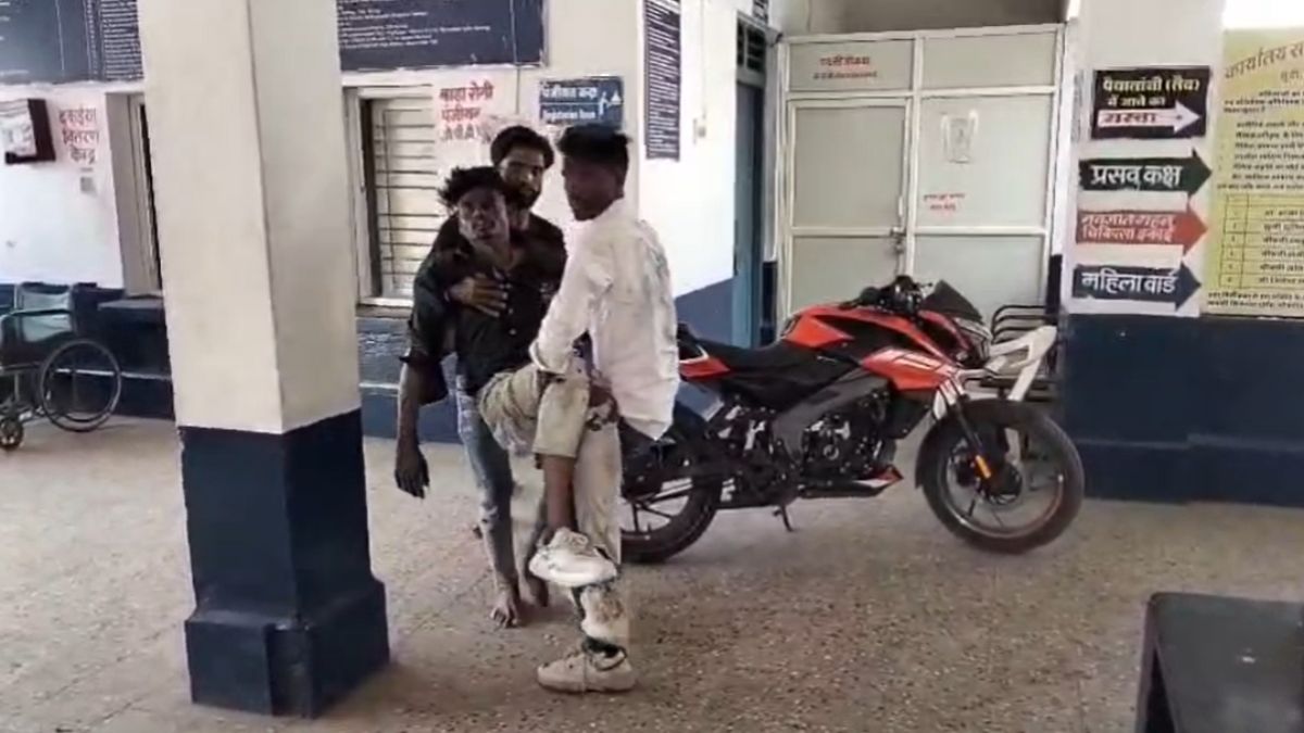 अस्पताल में फिल्म‘3 इडियट्स’ जैसा सीनः घायल को बाइक सहित इमरजेंसी वार्ड तक ले गए, तत्काल इलाज से बची युवक की जान
