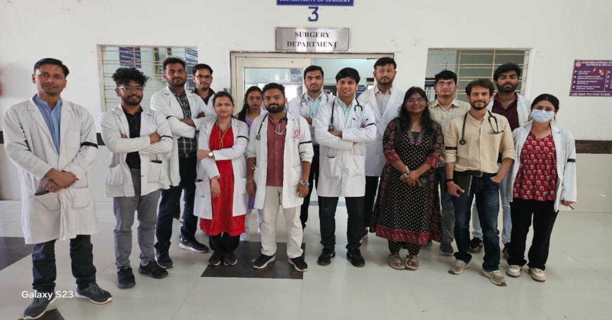 MP की राजधानी में जूनियर डॉक्टर का प्रदर्शन: स्टाइपेंड बढ़ाने की मांग, डिमांड पूरी न होने पर अनिश्चितकालीन हड़ताल की चेतावनी