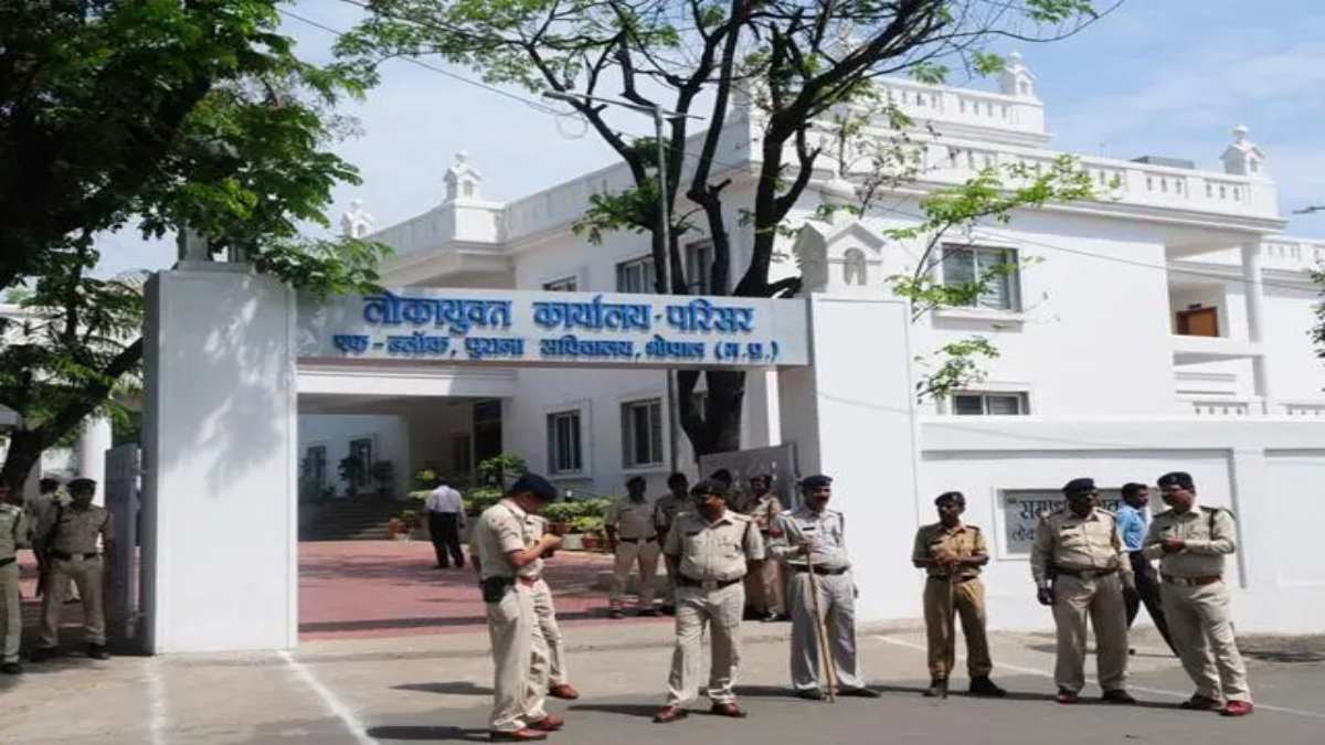 नगर निगम में लोकायुक्त का छापा मामलाः फर्जी बिल से करोड़ों का घोटाला, कंप्यूटर, फाइलें और भुगतान से जुड़े रिकॉर्ड जब्त, अपर आयुक्त के खिलाफ FIR दर्ज