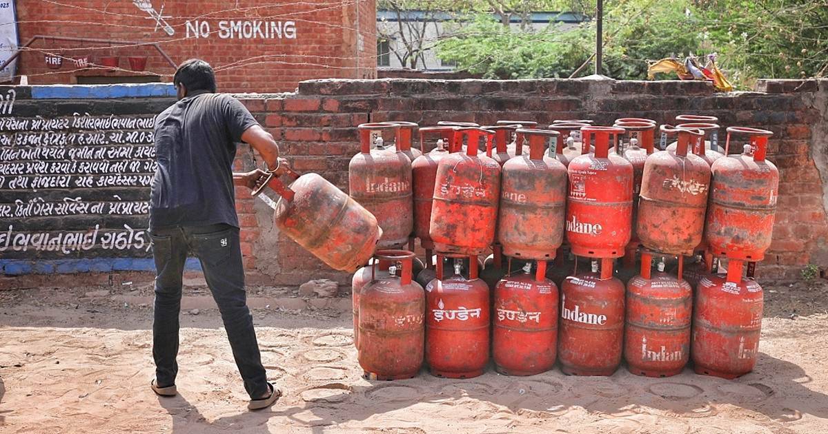 LPG उत्पादन 25 प्रतिशत बढ़ा, बुकिंग के बाद ढाई दिन में मिलेगा सिलेंडर- पेट्रोलियम मंत्रालय ने प्रेस कॉन्फ्रेंस कर दी जानकारी, लोगों से की न घबराने की अपील