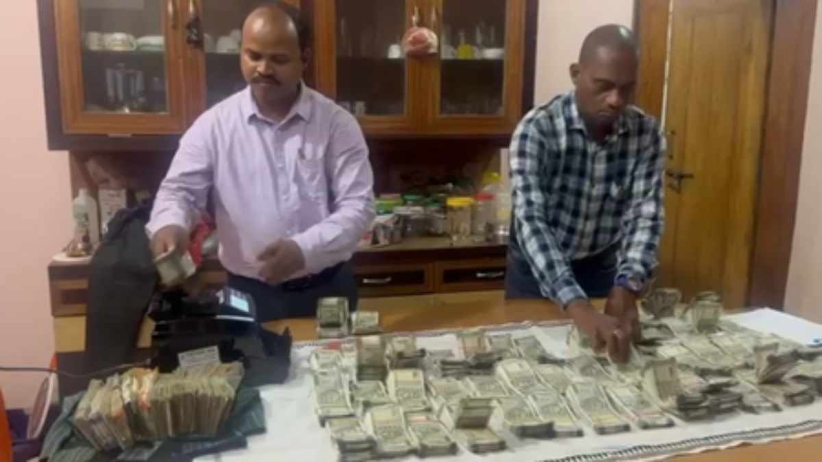 भुवनेश्वर में रिश्वत के जाल में फंसा ऑडिटर गिरफ्तार, भारी मात्रा में नकदी जब्त