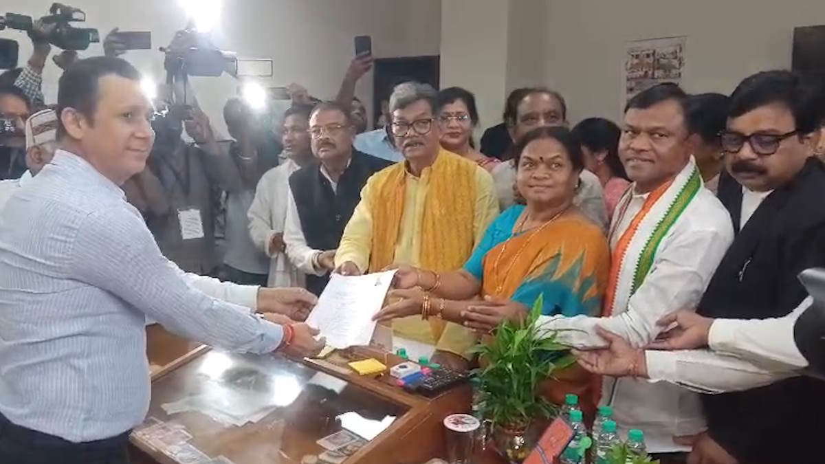 BREAKING: राज्यसभा के लिए कांग्रेस प्रत्याशी फूलोदेवी नेताम ने दाखिल किया नामांकन…