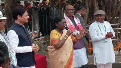 ‘TMC सरकार ने पार की सारी हदें…’, बंगाल में राष्ट्रपति के अनादर पीएम मोदी का हमला, ममता का पलटवार, बोलीं- पॉलिटिक्स नहीं करें..