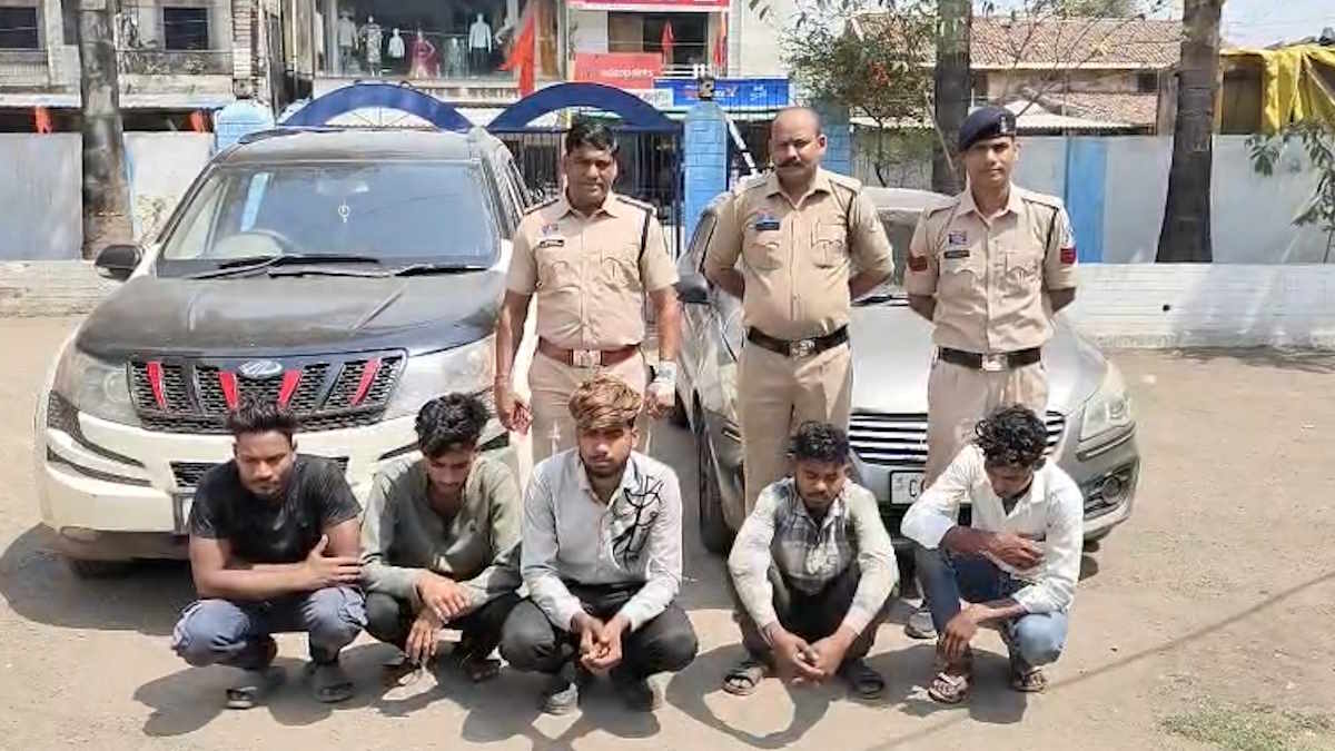 CG Crime News: मोबाइल दुकान में चोरी करने वाले आधा दर्जन आरोपी गिरफ्तार, बैंक डकैती की साजिश का भी खुलासा
