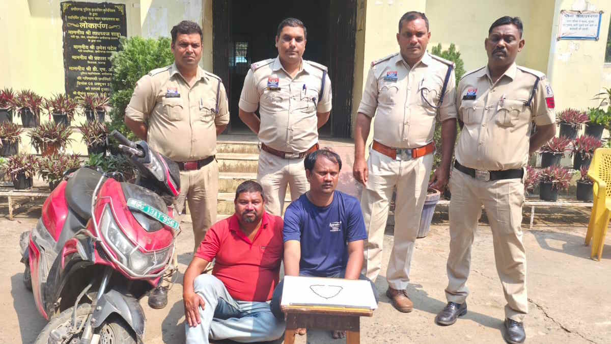 फर्जी पुलिस बनकर आधार कार्ड जांच के बहाने झपटी वृद्धा की सोने की चैन, चंद घंटों में आरोपी गिरफ्तार…