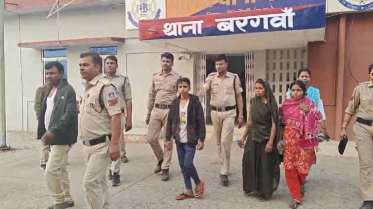 इश्क की सजा मौत: प्रेमी ने बनाया शादी का दबाव तो प्रेमिका ने रची खौफनाक साजिश, परिवार के साथ मिलकर दिया करंट, फिर कुल्हाड़ी से पैर काटकर की हत्या