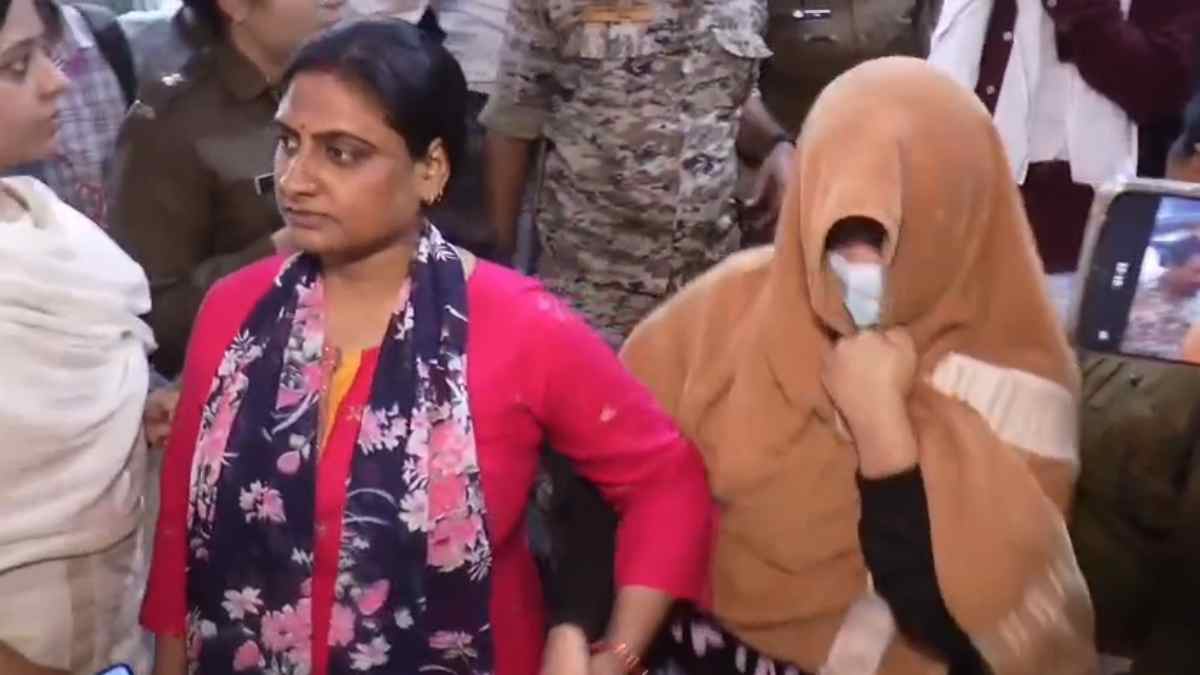 स्पा सेंटर की आड़ में जिस्म फरोशी का धंधा: थाईलैंड की लड़कियों के साथ आपत्तिजनक हालत में मिले 2 युवक